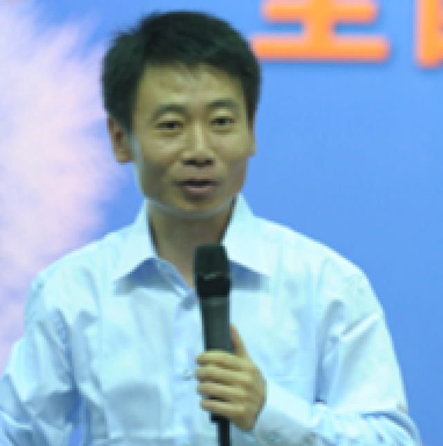 赵震