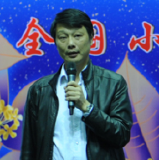 黄伟平