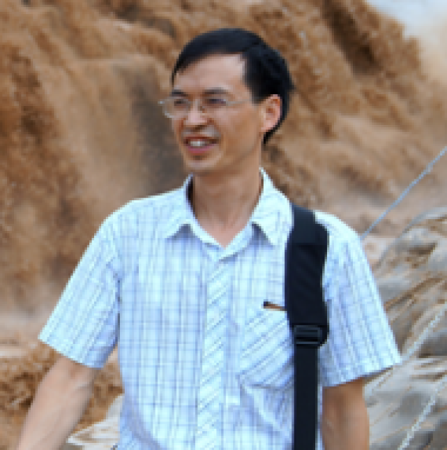 陆清华 陆清华