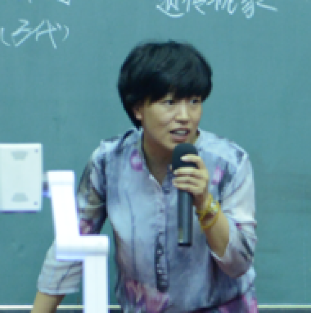 李霞